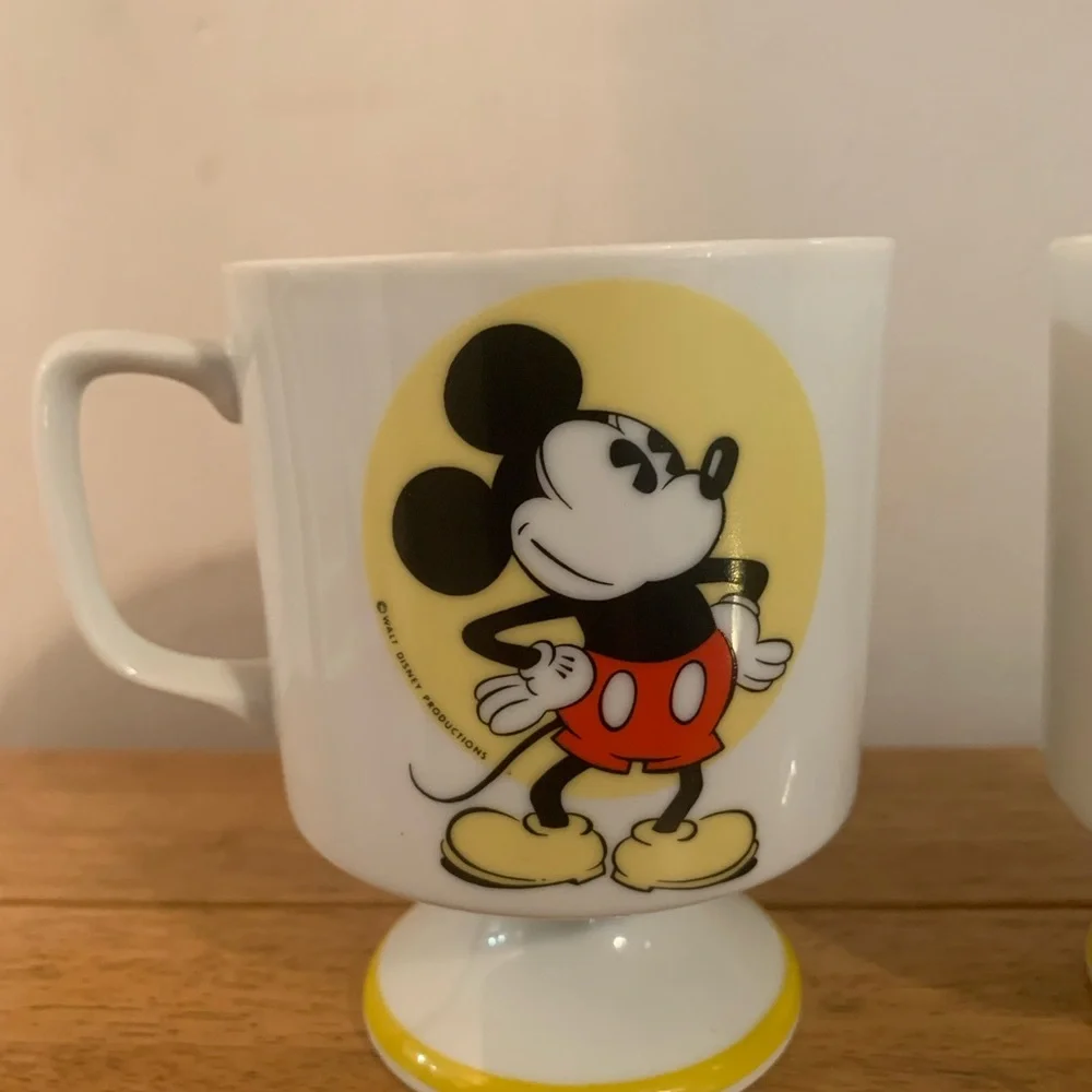 DISNEY PRODUCTIONS Mickey Mouse 12 oz Ceramic Pedestal Footed Tea Coffee…